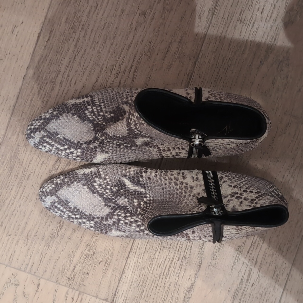 Alligator booties, size 40